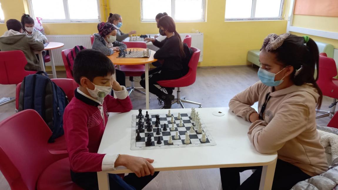 Okulumuzda Zeka Oyunları Kapsamında Satranç Turnuvası Düzenlendi.